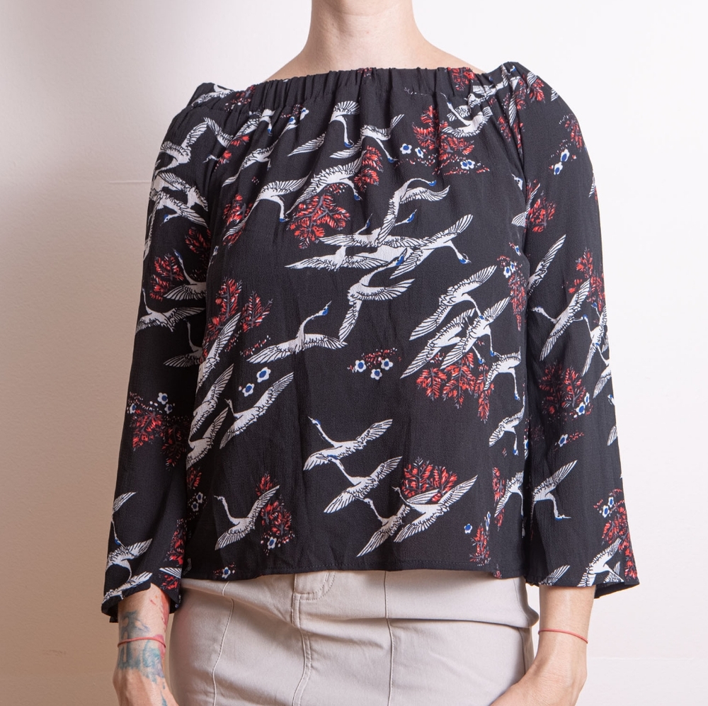 🌟 3/$30. Bird Patterned Off-The Shoulder Blouse